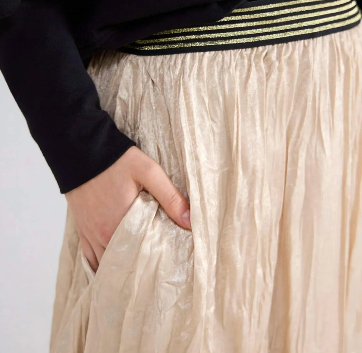 Lamee Skirt With Side Pockets In Gold