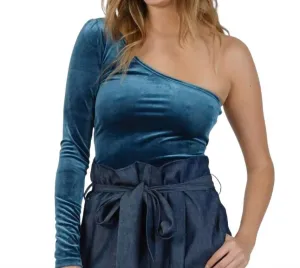 One Shoulder Velvet Top In Emerald